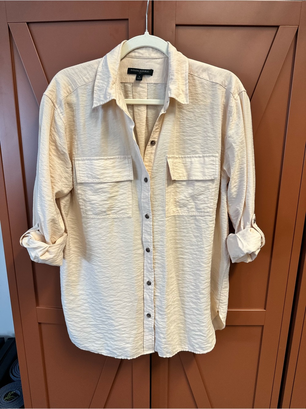 Banana Republic Light Cream Textured Button-Up Shirt with Front Pockets